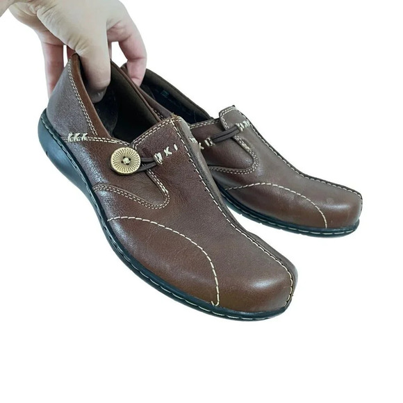 Clarks Bendables Size 7.5 M Brown Leather Loafer Slip On Upper w/ Button, 35063 - Picture 12 of 12